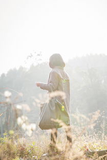 盤扣為語，呢喃秋冬——原創文藝毛呢大衣的匠心之旅