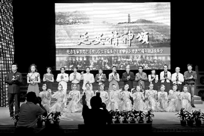 堅(jiān)持“二為”方向，繁榮文藝創(chuàng)作